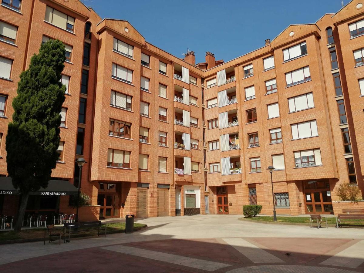 Andramari Tourist Home Parking& Wifi Аморебиета-Етхано Екстериор снимка
