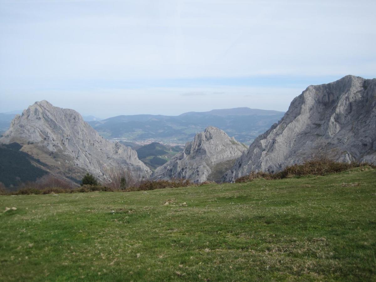 Andramari Tourist Home Parking& Wifi Аморебиета-Етхано Екстериор снимка